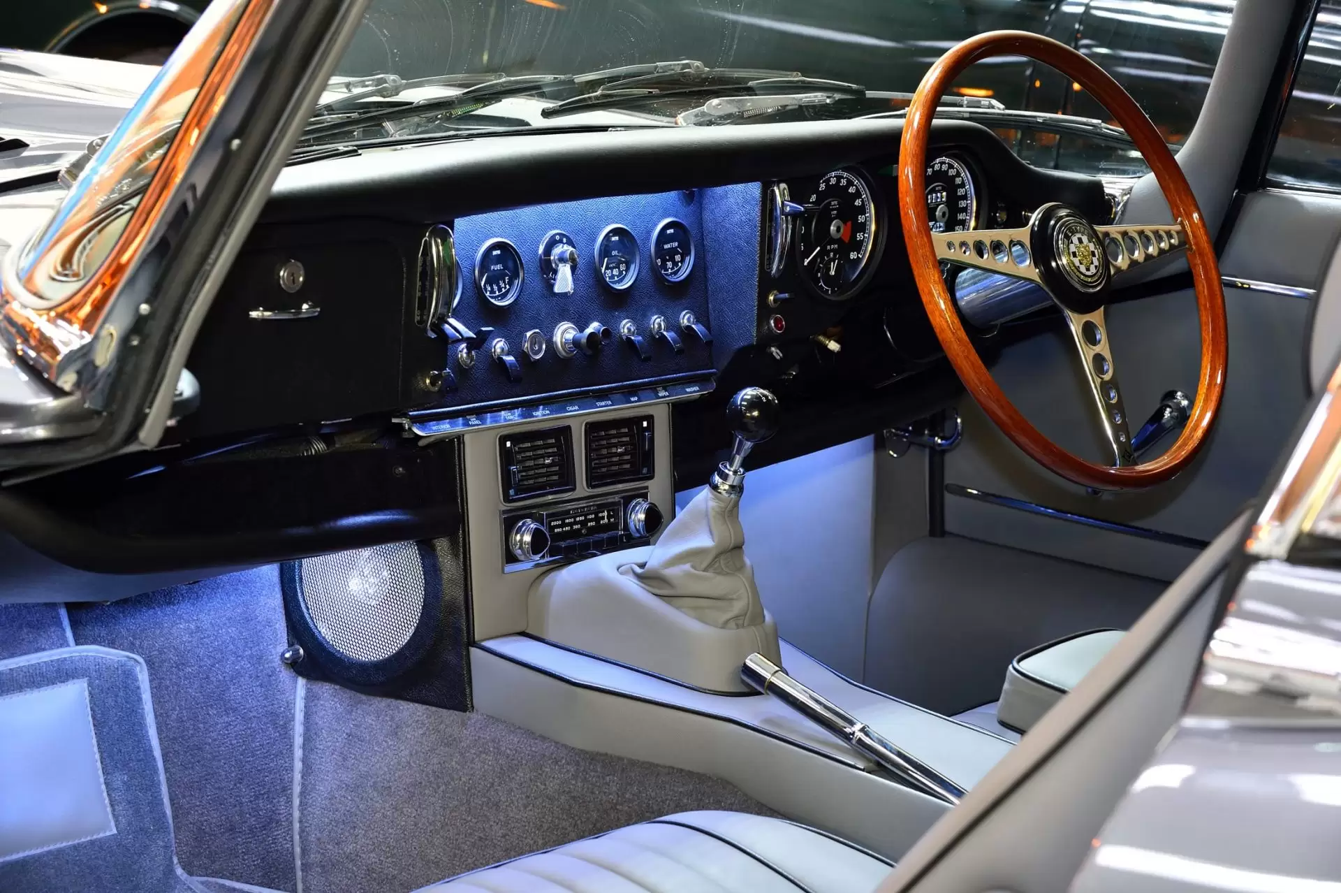 Interior and dashboard with LED interior lighting system of Jaguar E Type S1½ 2+2 1967