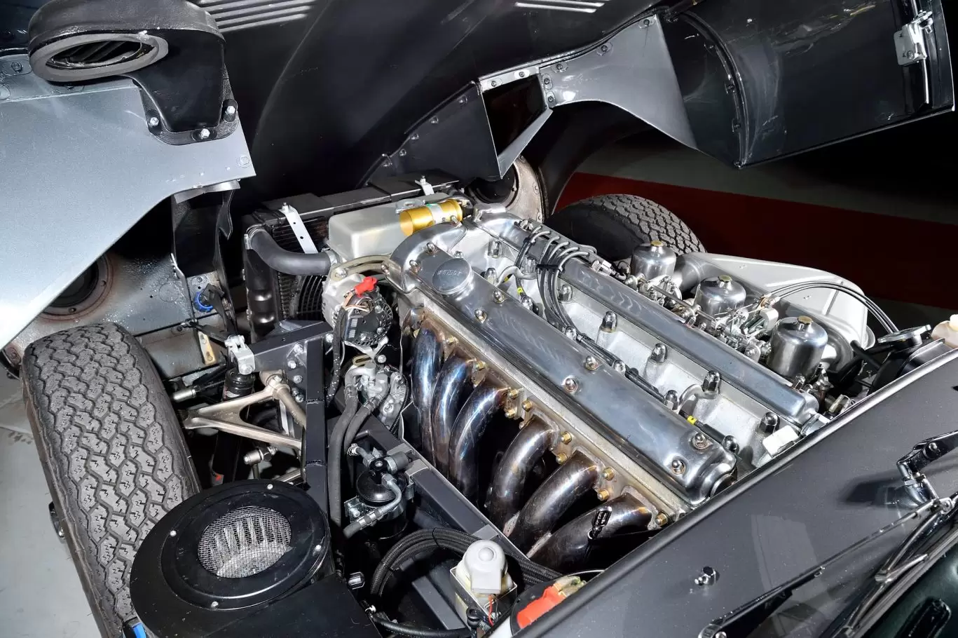 Engine of Jaguar E Type S1½ 2+2 1967