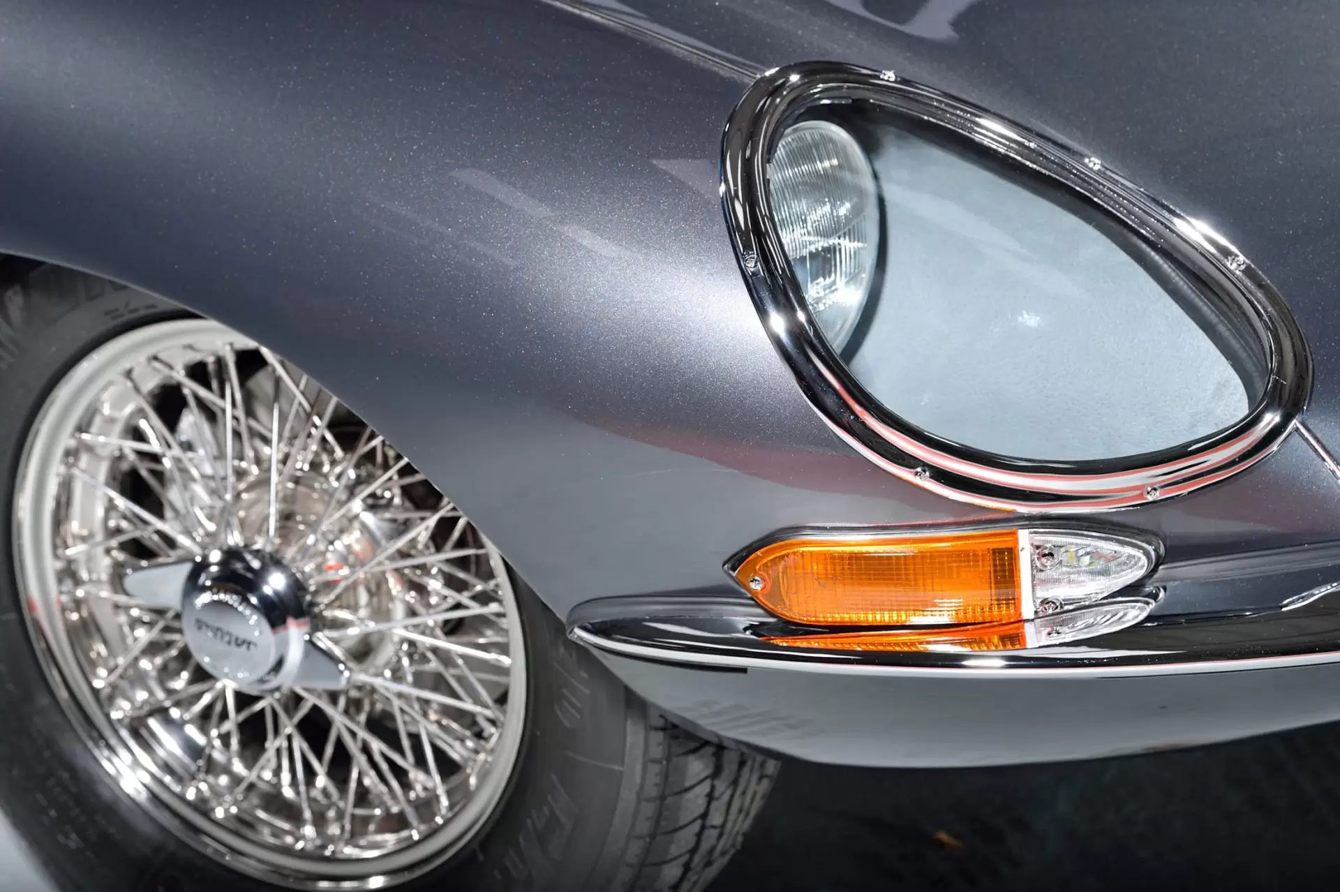Front headlight of Jaguar classic car