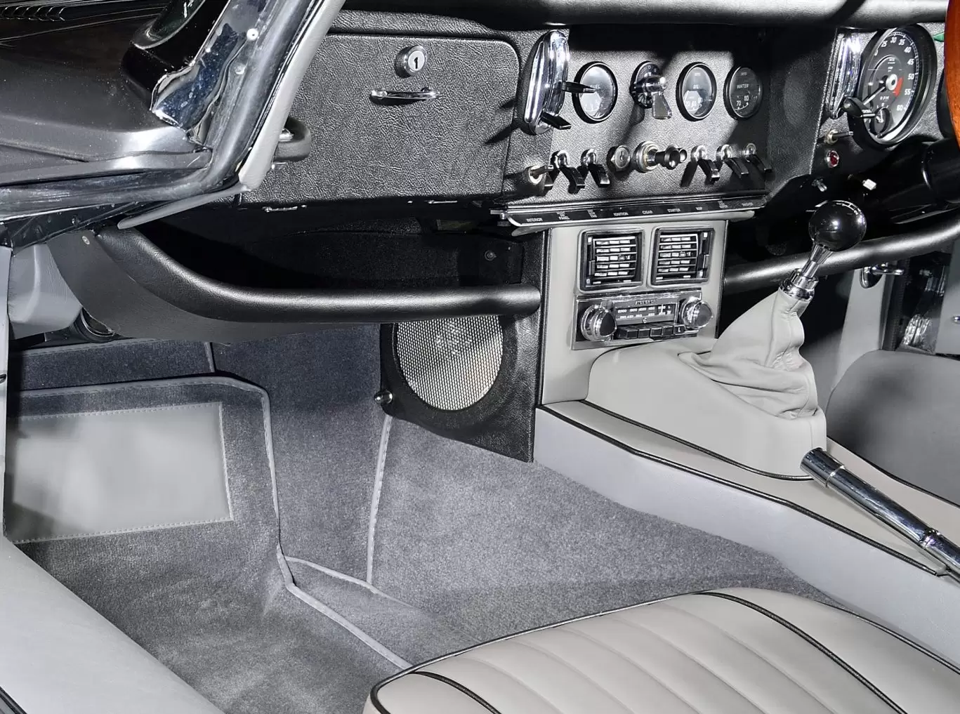Jaguar E Type footwell system