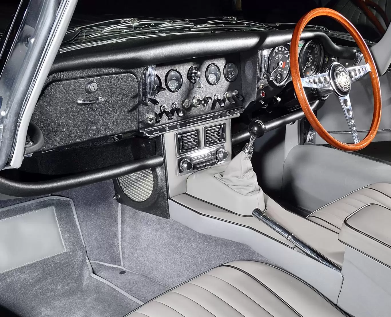 Jaguar E Type footwell system