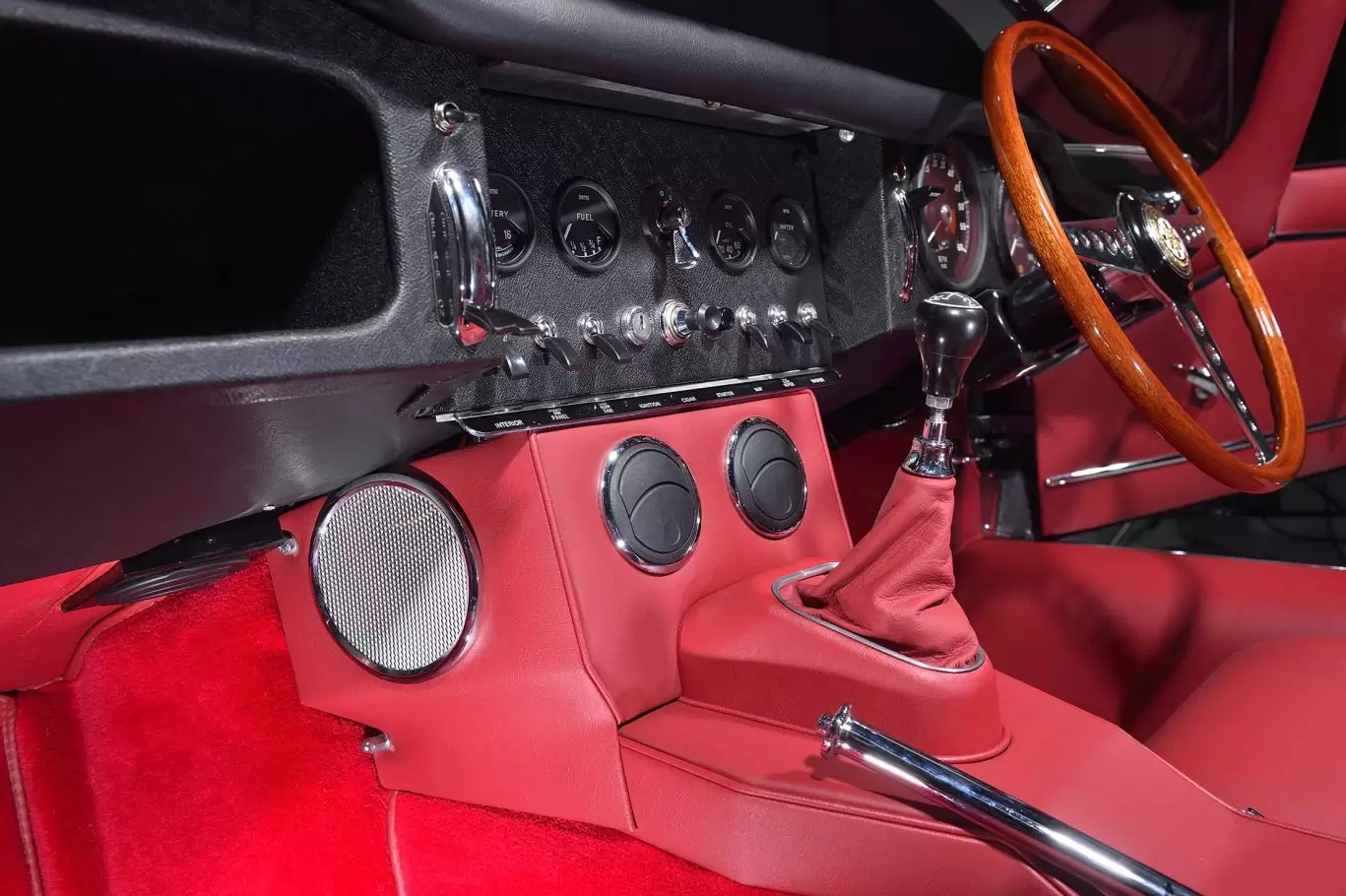 Radio tower system in Jaguar E Type