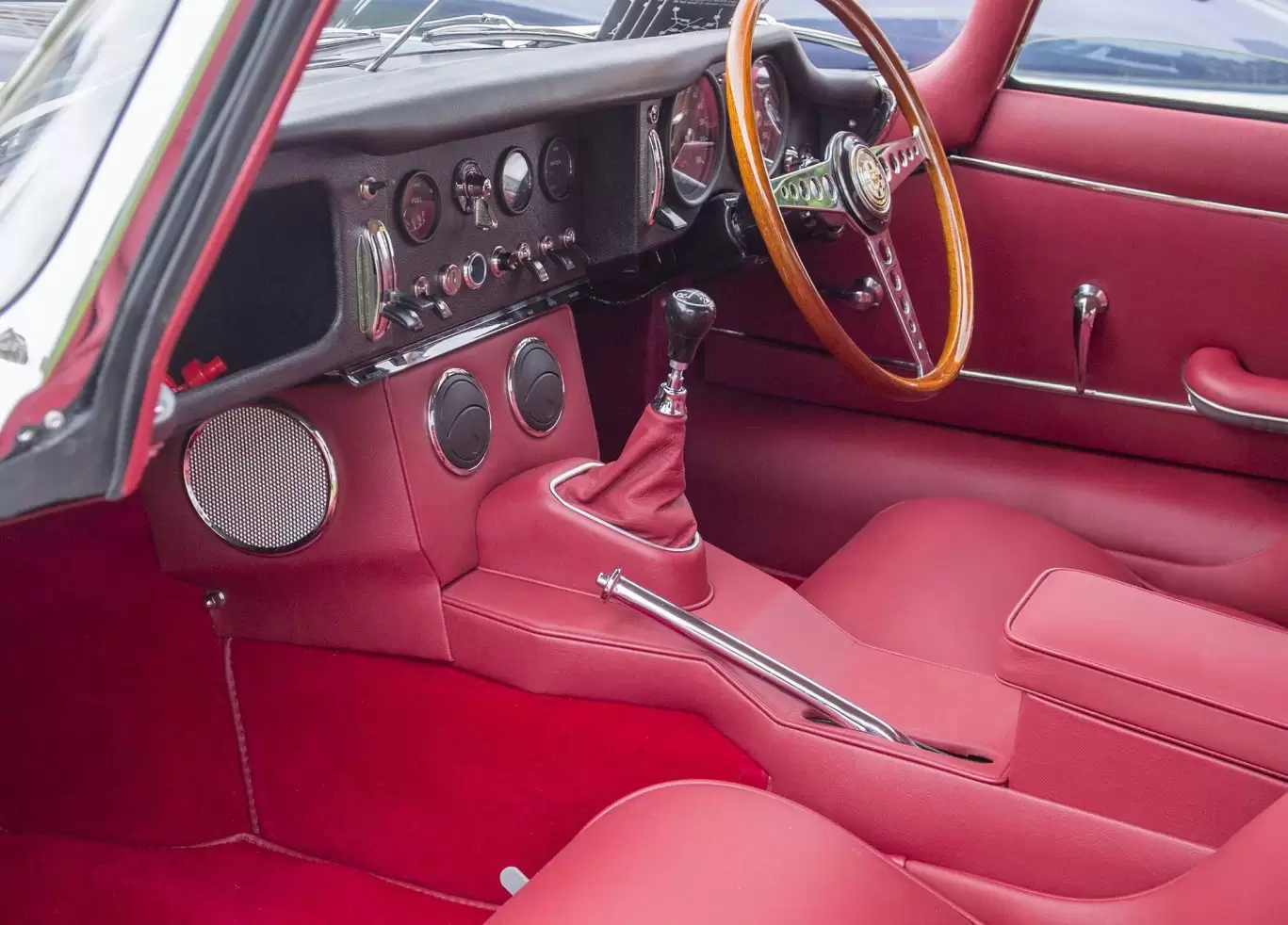 Radio tower system in Jaguar E Type