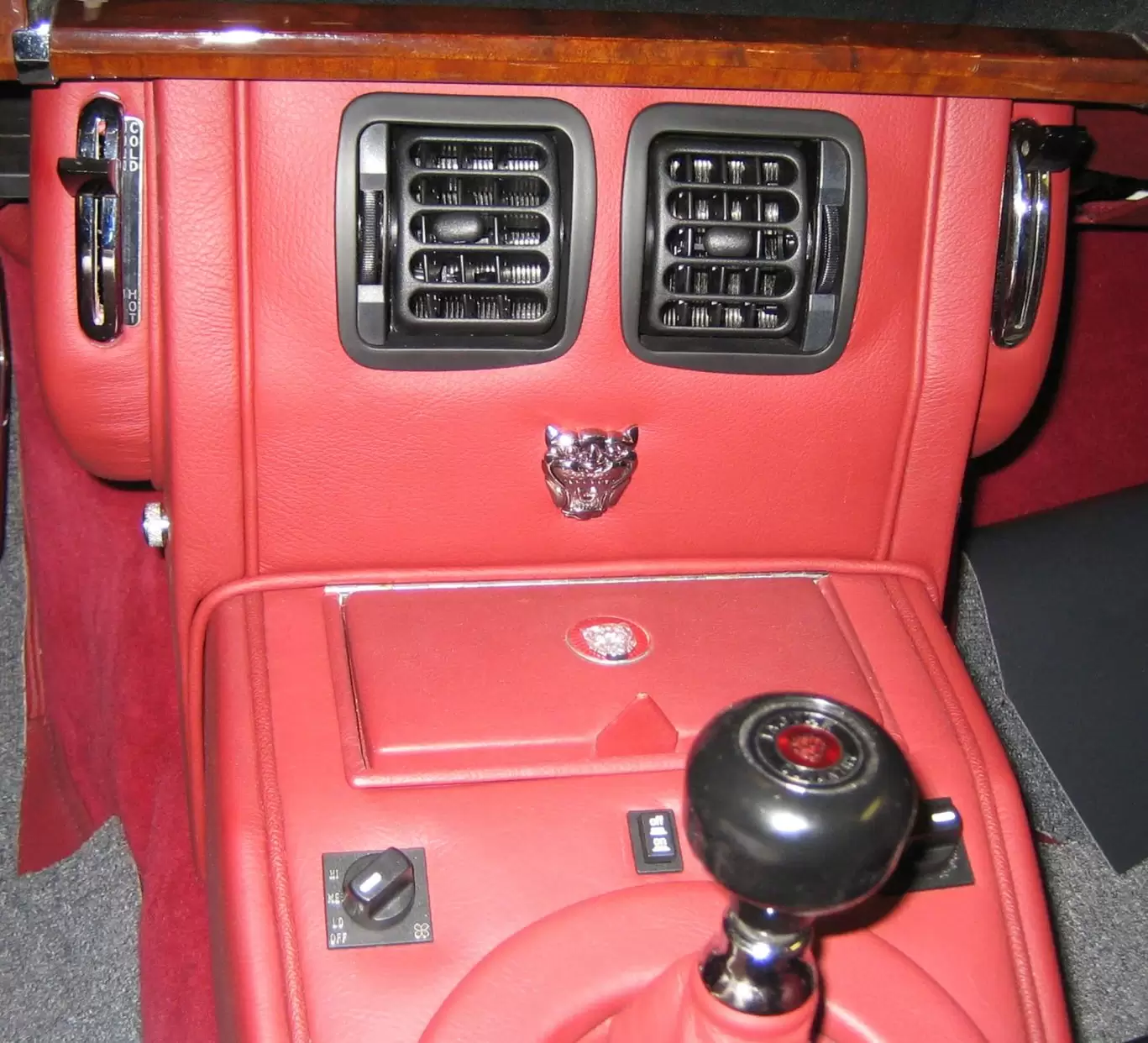 Jaguar MK2 interior